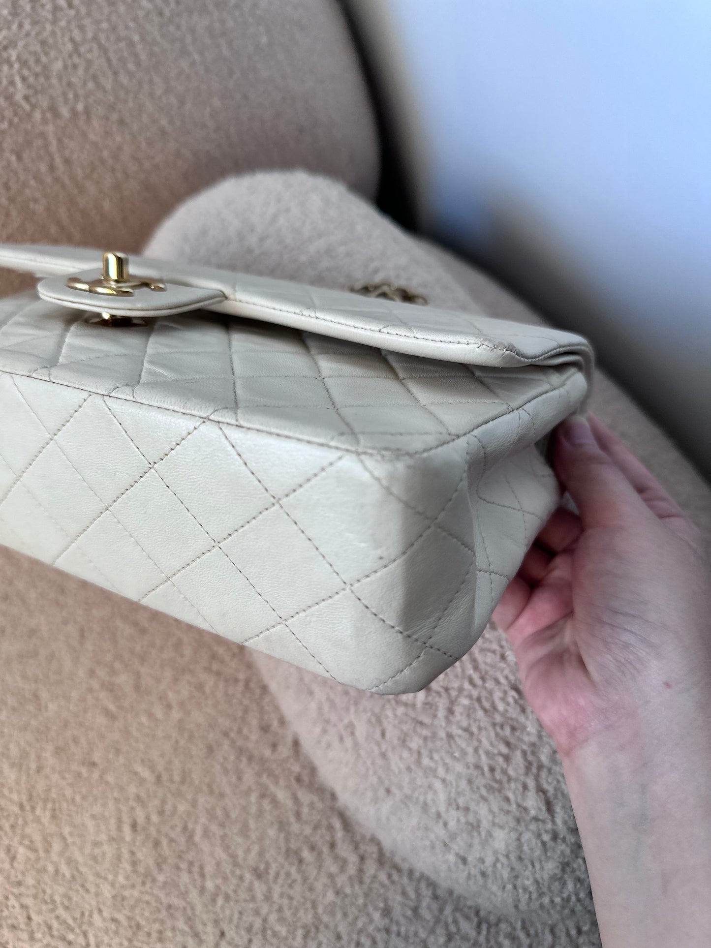 Chanel Classic Medium Double Flap Vintage - White Leather / 24K Gold Plated Hardware