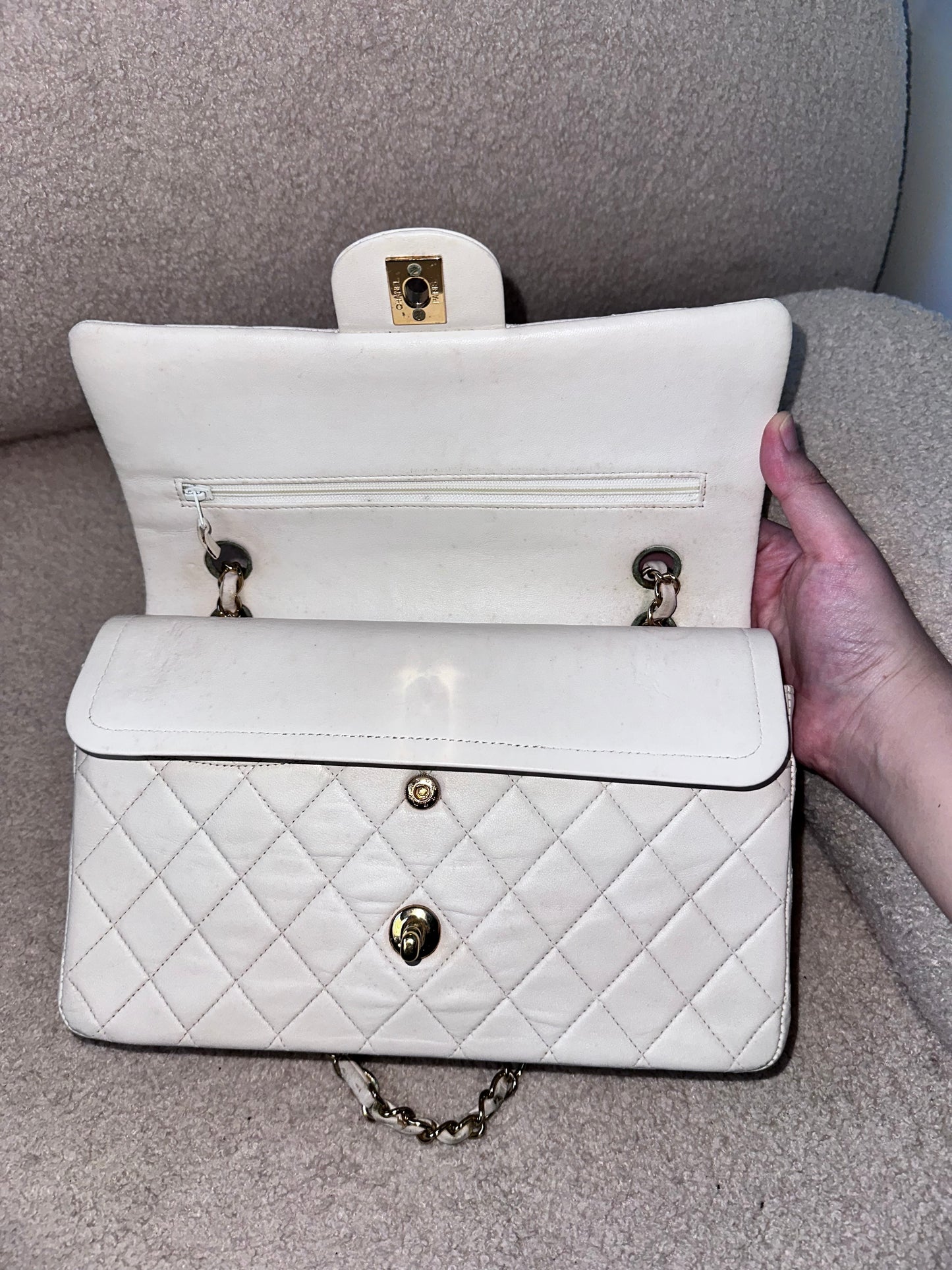 Chanel Classic Medium Double Flap Vintage - White Leather / 24K Gold Plated Hardware