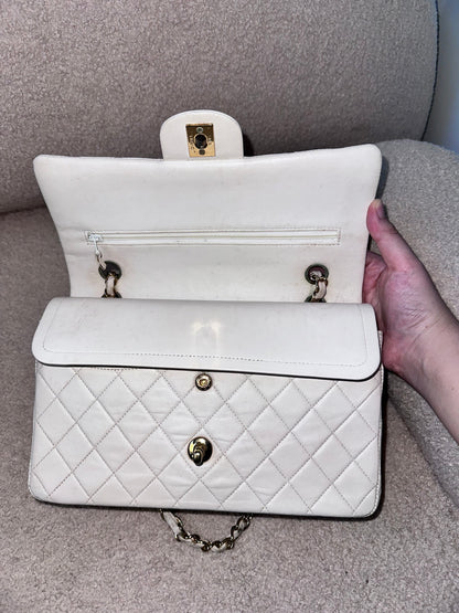 Chanel Classic Medium Double Flap Vintage - White Leather / 24K Gold Plated Hardware