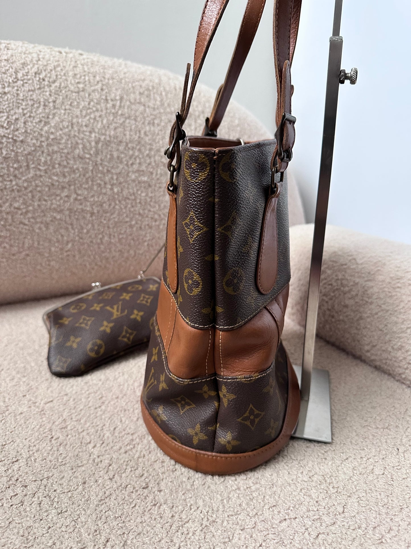 Louis Vuitton Bucket Bag USA Monogram Canvas Wth Pouch