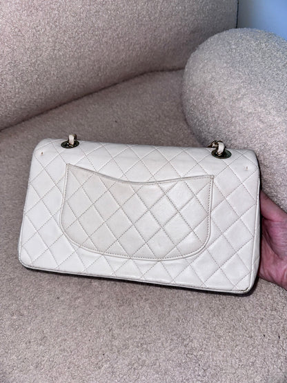 Chanel Classic Medium Double Flap Vintage - White Leather / 24K Gold Plated Hardware