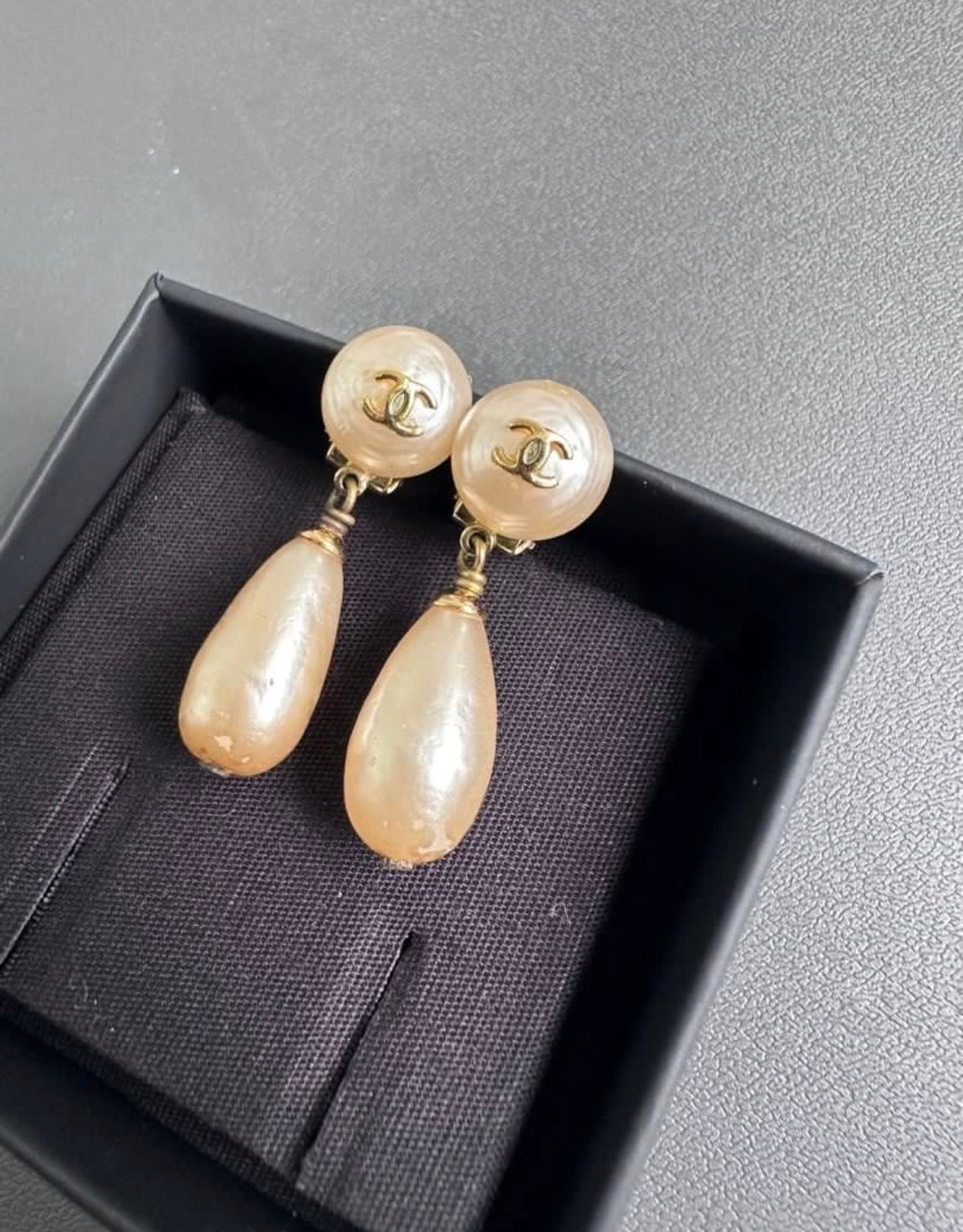 Rare Chanel 1994 Vintage Pearl Dangling Earrings