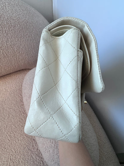 Chanel Classic Medium Double Flap Vintage - White Leather / 24K Gold Plated Hardware