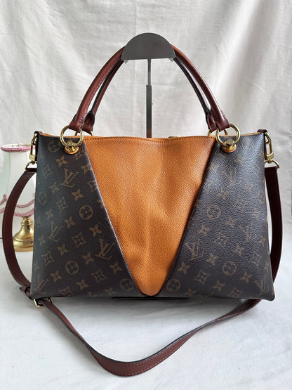 Louis Vuitton V Tote bag MM - Monogram / Tan Leather