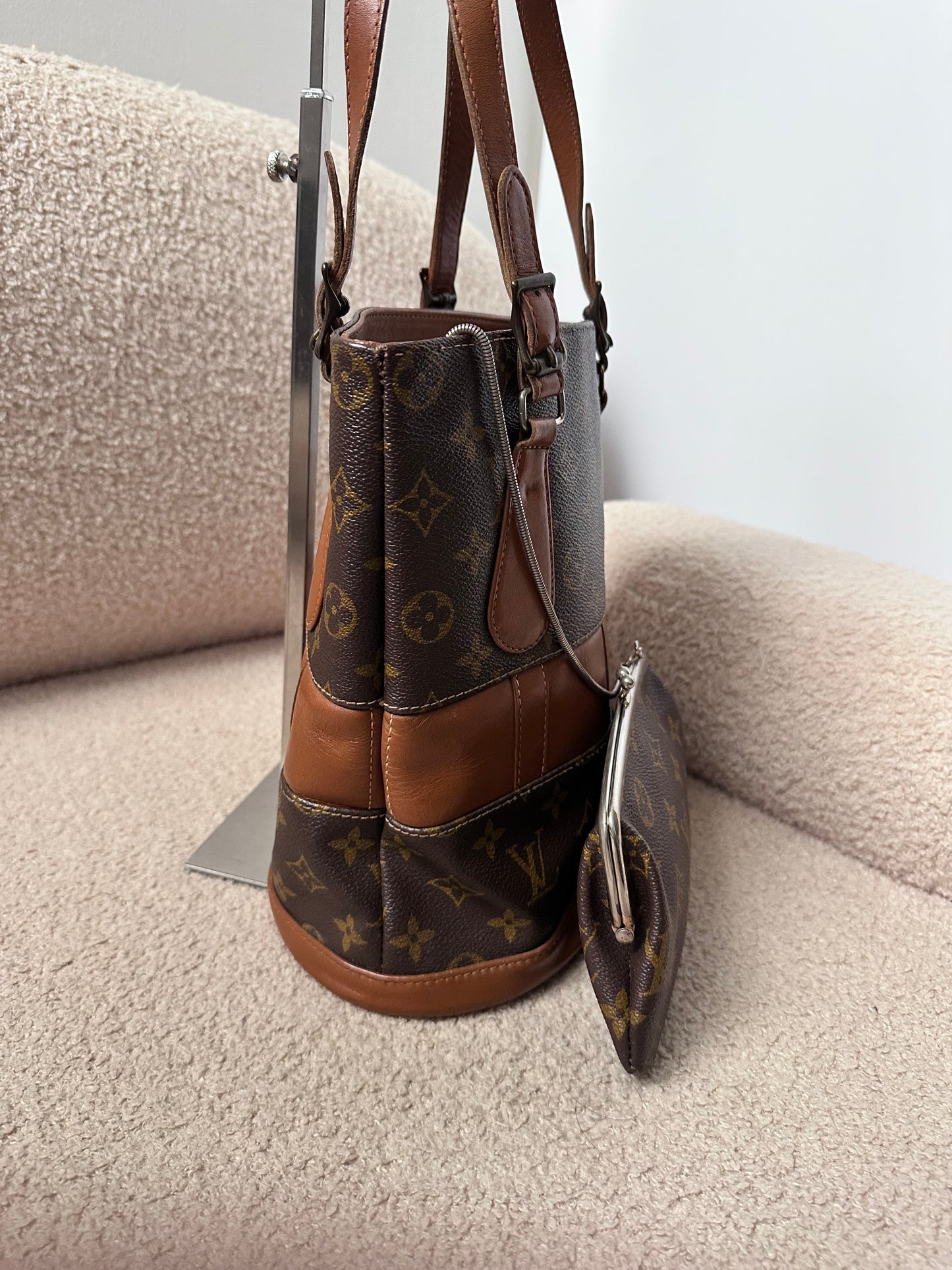 Louis Vuitton Bucket Bag USA Monogram Canvas Wth Pouch