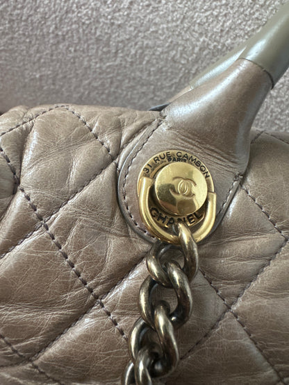 Chanel Jumbo Flap Bag Castlerock Top Handle 一 Brown Wrinkled Calfskin