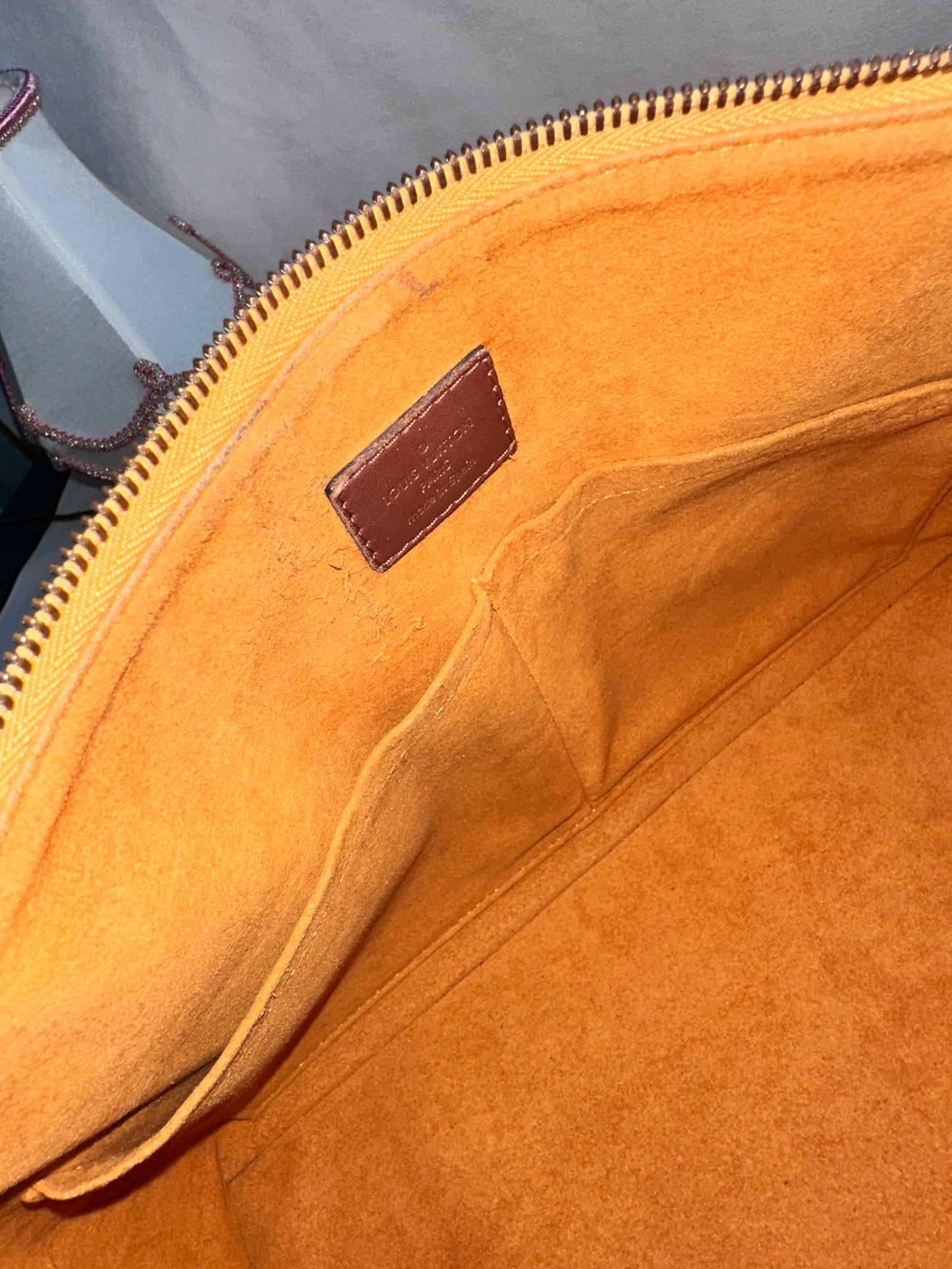 Louis Vuitton V Tote bag MM - Monogram / Tan Leather