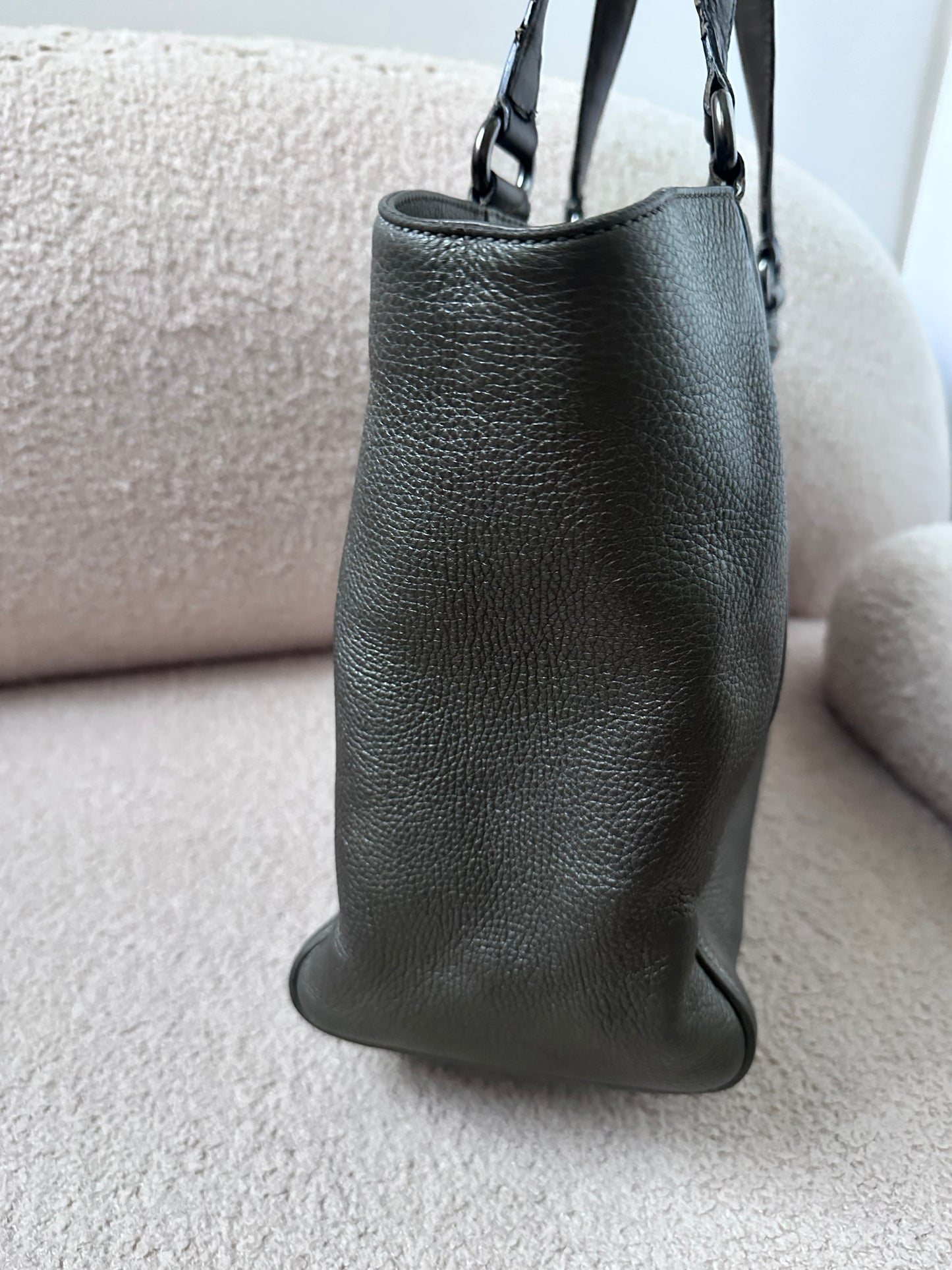 Gucci Large Soho Hobo Shoulder Bag Metallic Grey