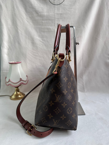 Louis Vuitton V Tote bag MM - Monogram / Tan Leather