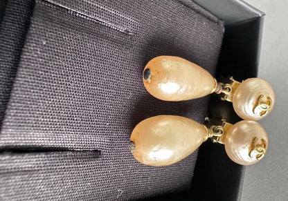 Rare Chanel 1994 Vintage Pearl Dangling Earrings