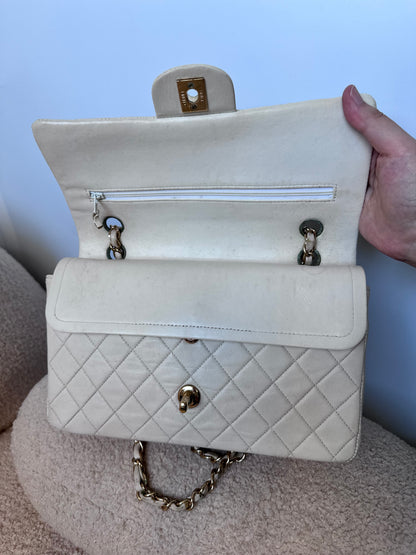 Chanel Classic Medium Double Flap Vintage - White Leather / 24K Gold Plated Hardware