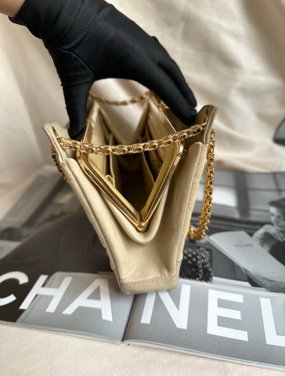 Chanel Vintage Kisslock Quilted Shoulder Bag - 24K Gold Plated Hardware