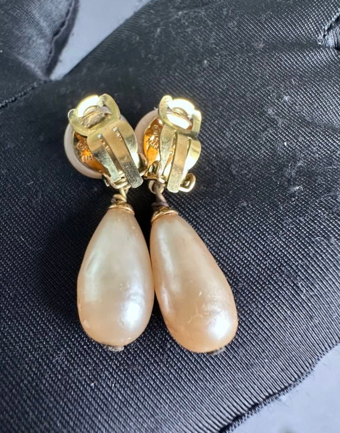 Rare Chanel 1994 Vintage Pearl Dangling Earrings