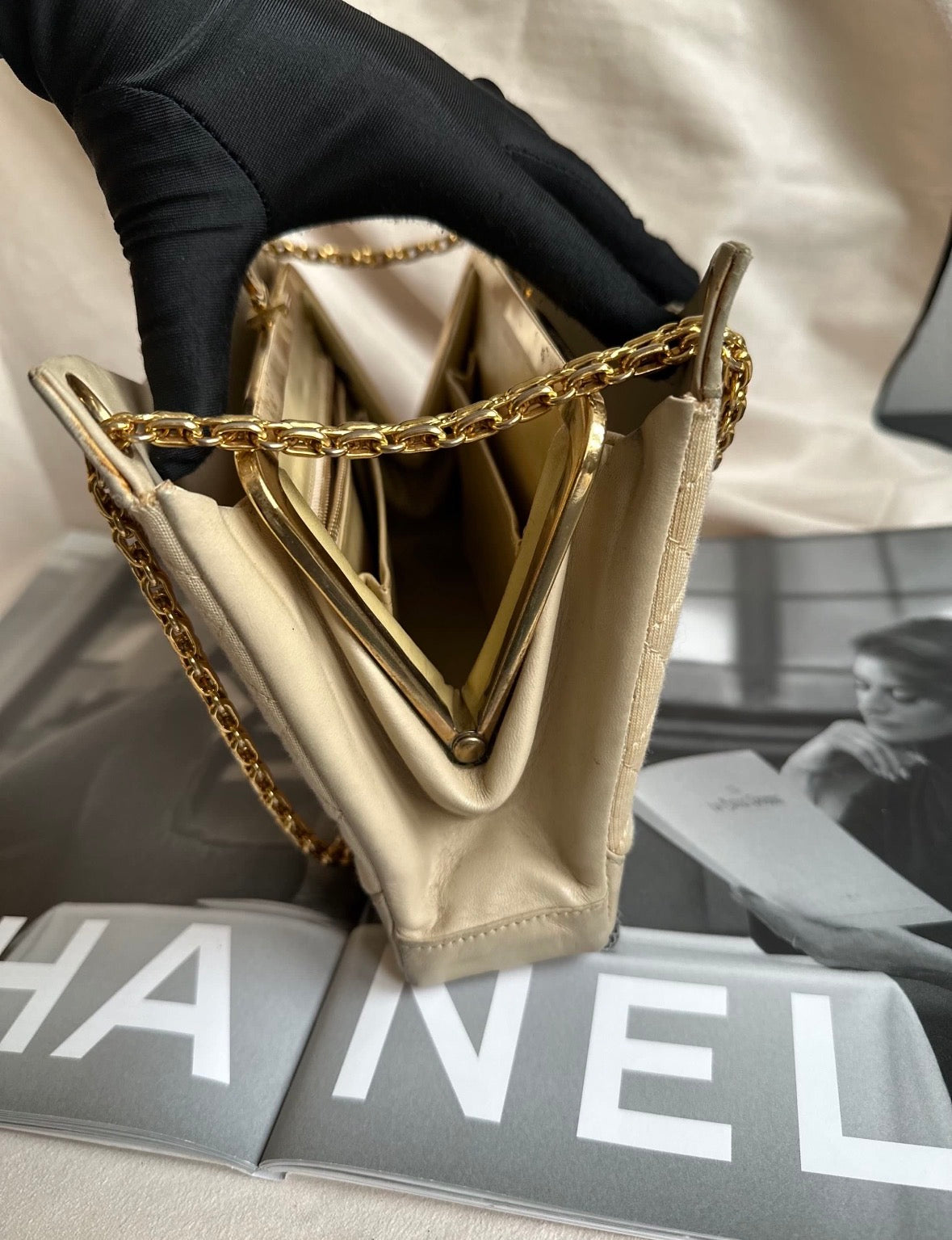 Chanel Vintage Kisslock Quilted Shoulder Bag - 24K Gold Plated Hardware