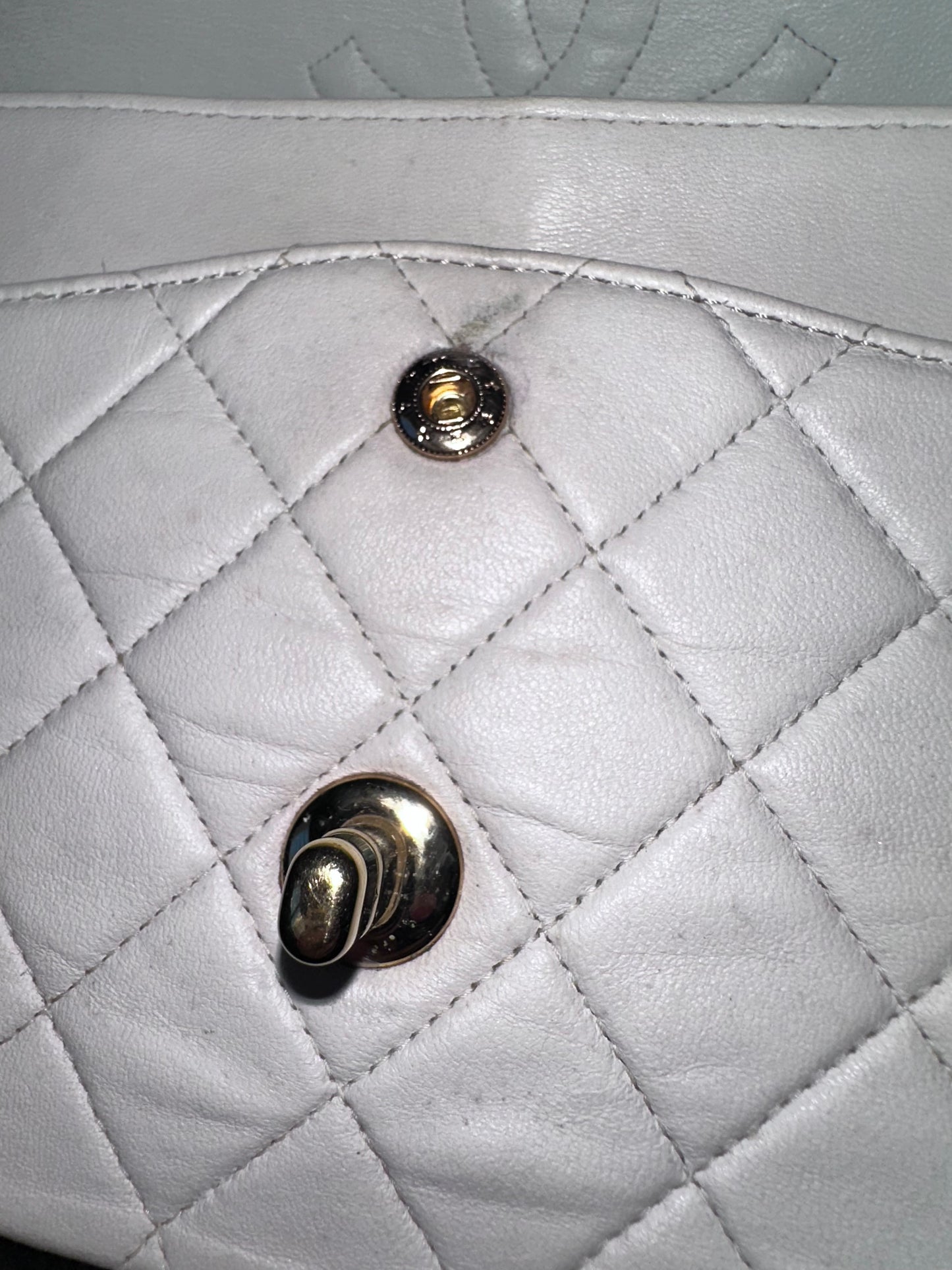 Chanel Classic Medium Double Flap Vintage - White Leather / 24K Gold Plated Hardware