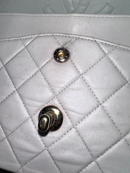 Chanel Classic Medium Double Flap Vintage - White Leather / 24K Gold Plated Hardware