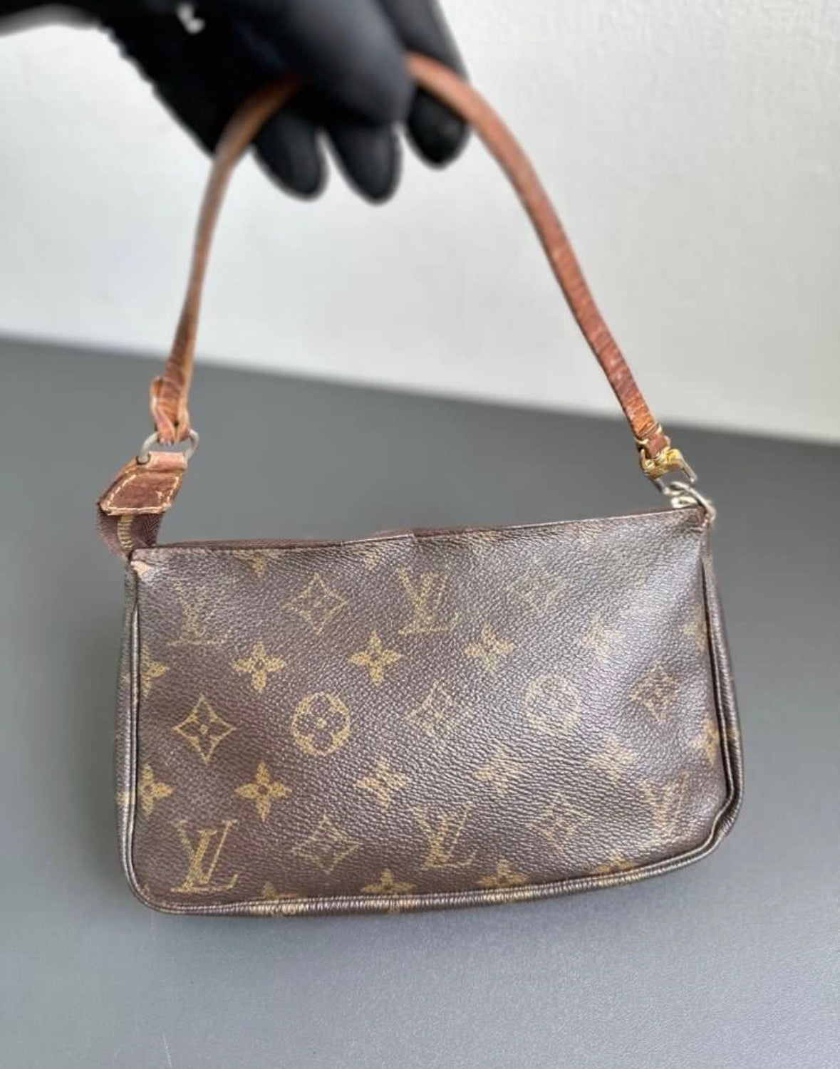 Louis Vuitton Monogram Pochette Accessoires Hobo Bag