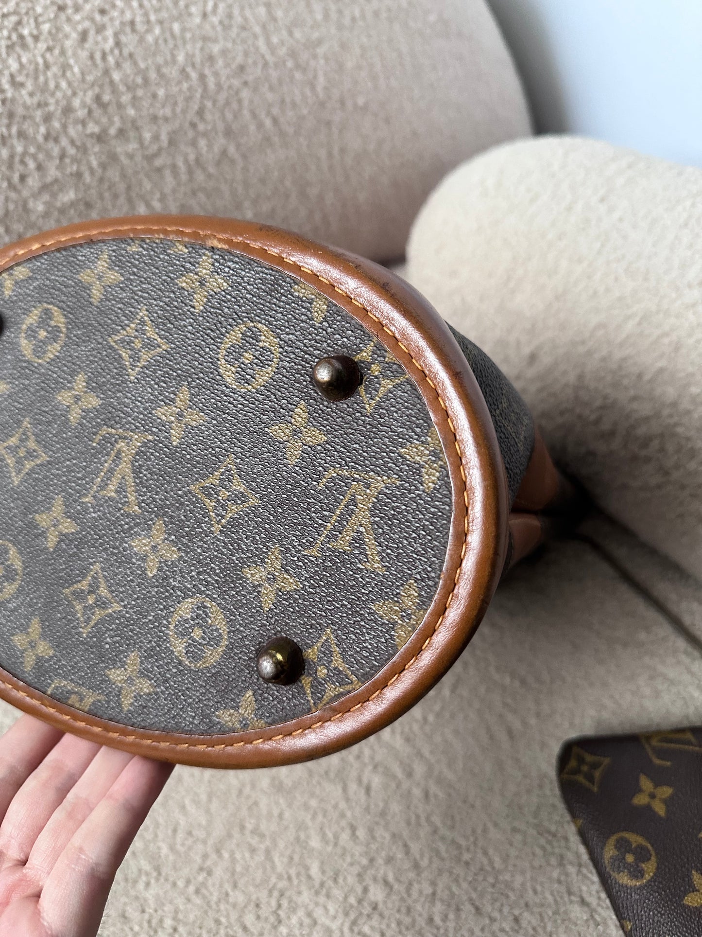Louis Vuitton Bucket Bag USA Monogram Canvas Wth Pouch