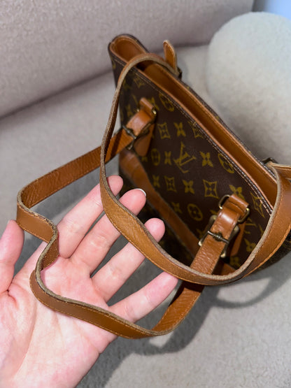 Louis Vuitton Bucket Bag USA Monogram Canvas Wth Pouch