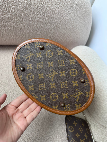 Louis Vuitton Bucket Bag USA Monogram Canvas Wth Pouch
