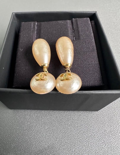 Rare Chanel 1994 Vintage Pearl Dangling Earrings