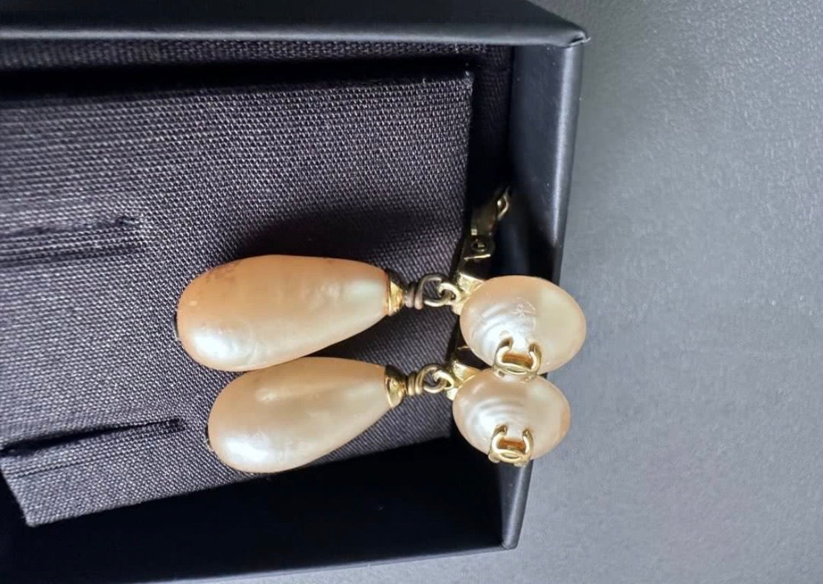 Rare Chanel 1994 Vintage Pearl Dangling Earrings