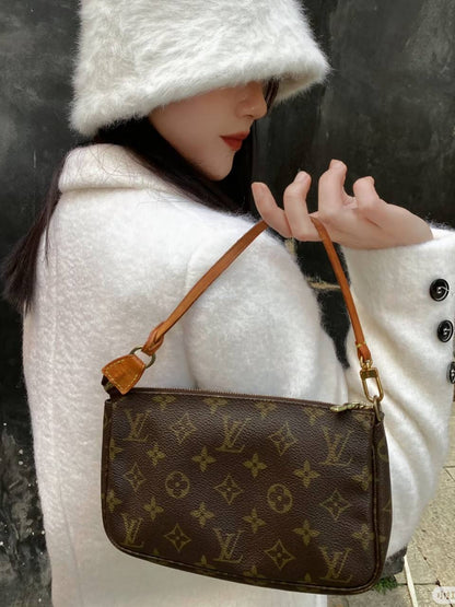 Louis Vuitton Monogram Pochette Accessoires Hobo Bag