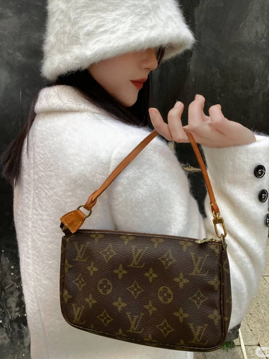 Louis Vuitton Monogram Pochette Accessoires Hobo Bag