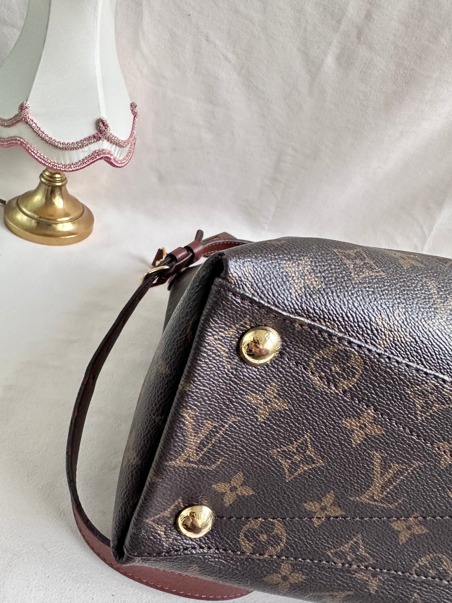 Louis Vuitton V Tote bag MM - Monogram / Tan Leather