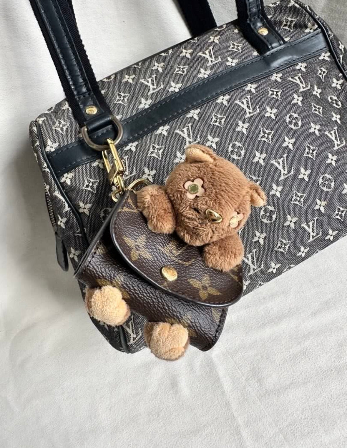 Limited Edition Louis Vuitton 2025 Cat Plushie Earpods Case Bag Charm