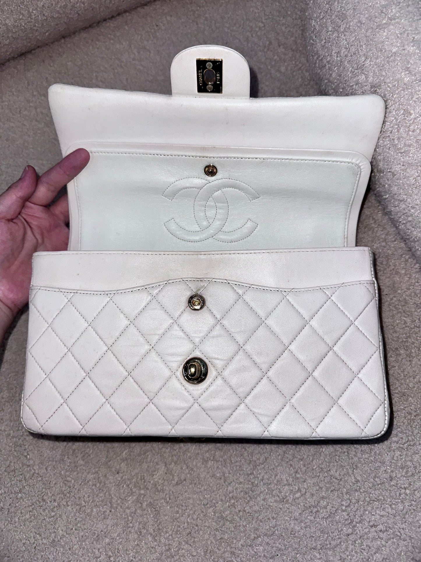 Chanel Classic Medium Double Flap Vintage - White Leather / 24K Gold Plated Hardware