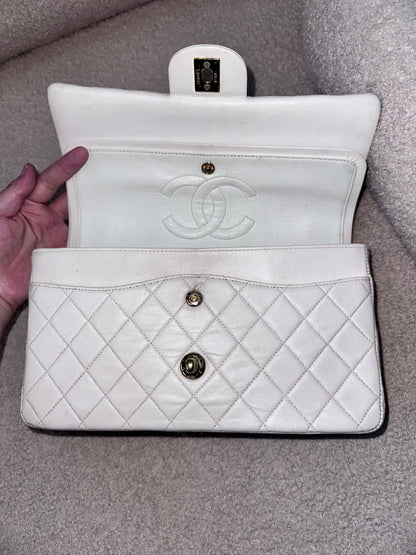 Chanel Classic Medium Double Flap Vintage - White Leather / 24K Gold Plated Hardware